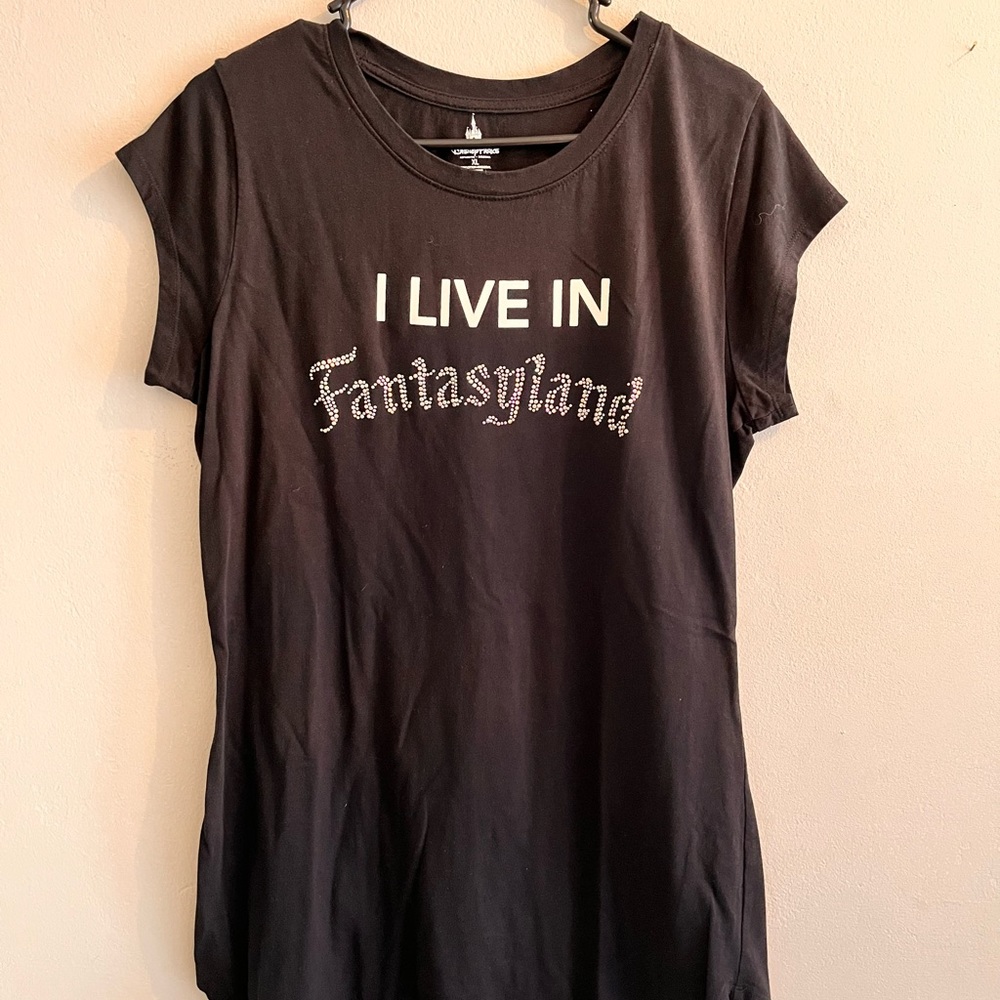 Disney Parks I Live in Fantasyland Sleep shirt Size XL